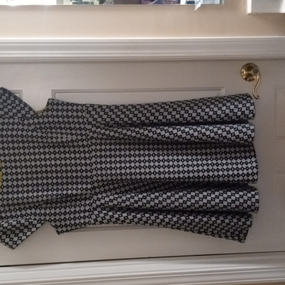 Dress - Picture 5 of 6